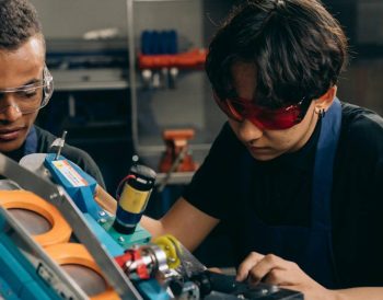 Alternance en plomberie : avantages, salaire et insertion professionnelle
