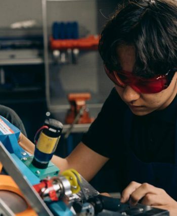 Alternance en plomberie : avantages, salaire et insertion professionnelle