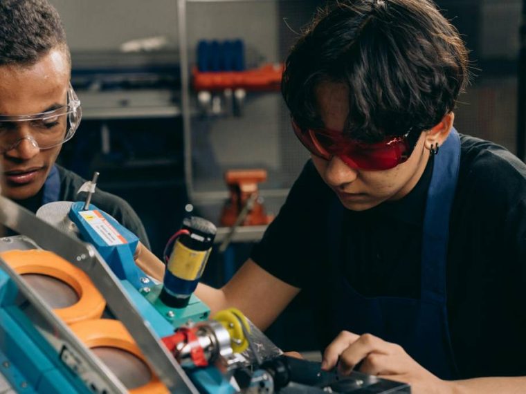 Alternance en plomberie : avantages, salaire et insertion professionnelle